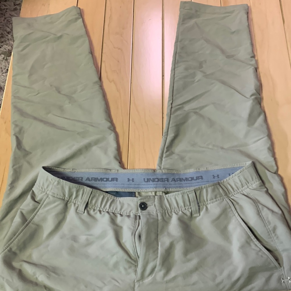 Mens under armour golf pant. Beige 40-30